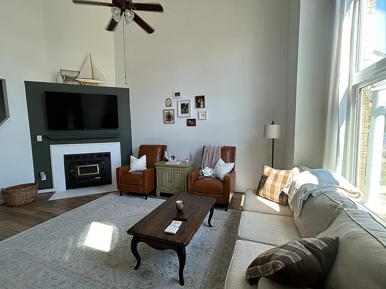 1318 Damyien Arch — Photo 6