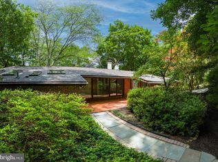 608 Rittenhouse Ln, Strafford, PA 19087