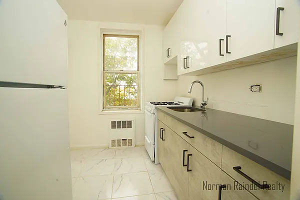 Rented by Norman Raindel, LREB | media 7