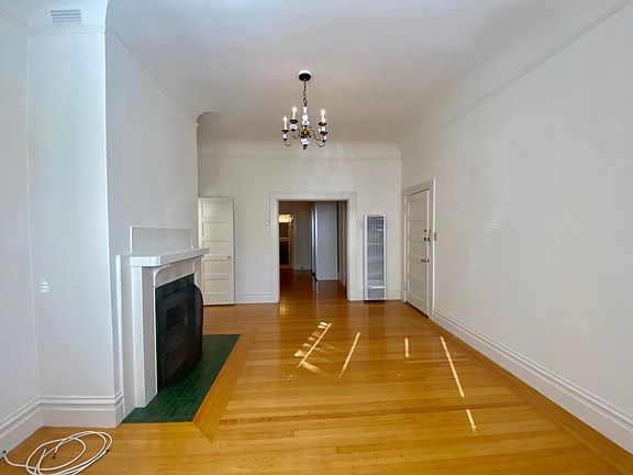 4th image of 1052 Greenwich St