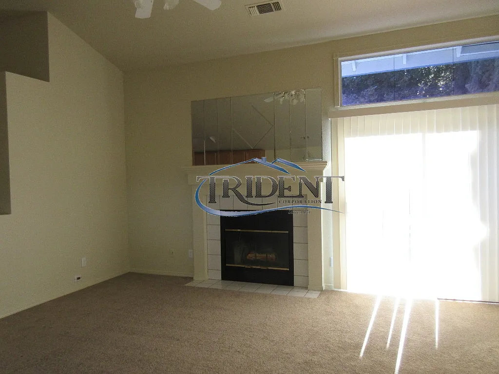 3 bed, 1367 sqft, $2,500 — Photo 2