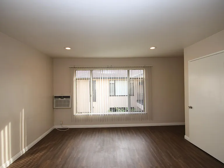 343 S Madison Ave #8 — Photo 13