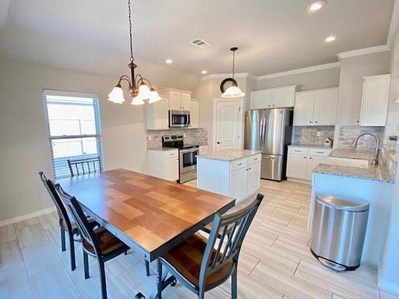 3rd image of 1021 Black Locust Dr