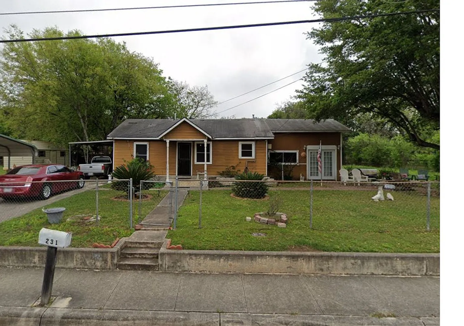 Spacious Home Near Downtown — Photo 2