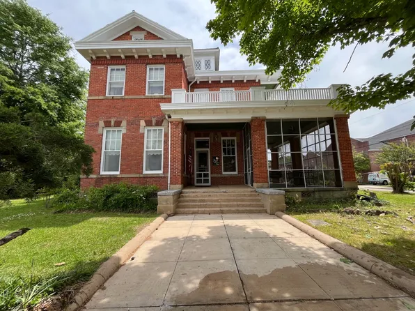 300 N Huntington St, Kosciusko, MS 39090