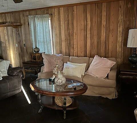 4th image of 285 Forest Grove Rd