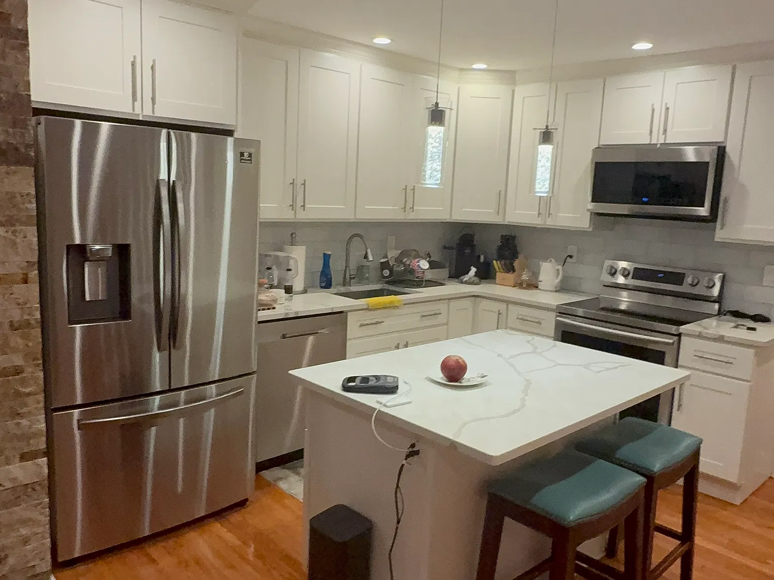 3 bed, 1.5 bath, 1241 sqft, $4,950 — Photo 2