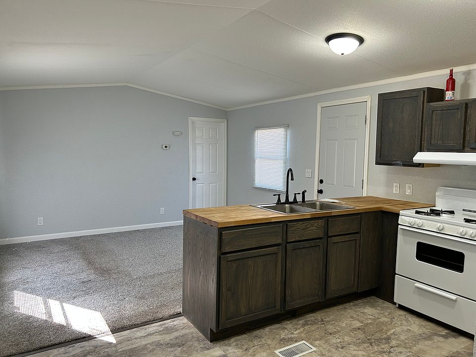 2nd image of 196 Sierra Cir