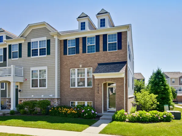 3111 Coral Ln, Glenview, IL 60026