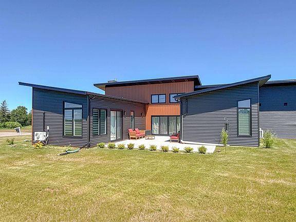 3rd image of 10 River View Dr