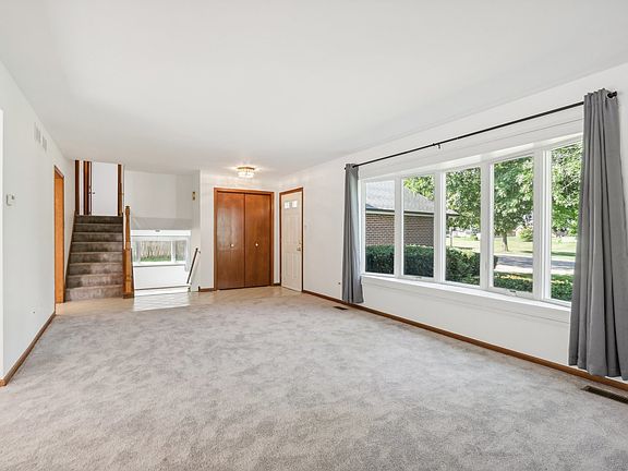 3rd image of 6707 Stonewall Ave
