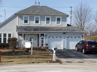 1995 Vernon Cir, Elk Grove Village, IL 60007