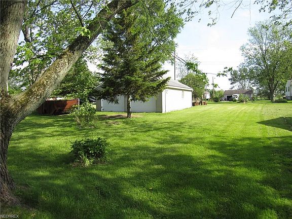 3rd image of 124 Garden St