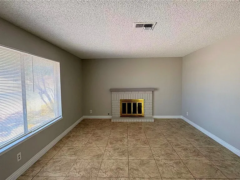 3564 Redwood St — Photo 6