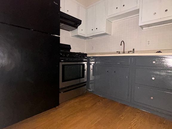2nd image of 124 Mallory Ave