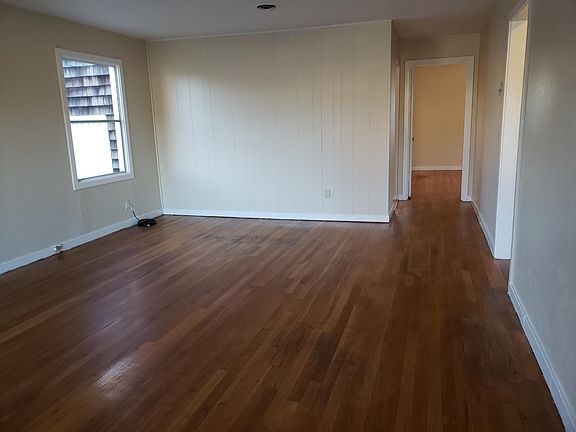 4th image of 647 40th St