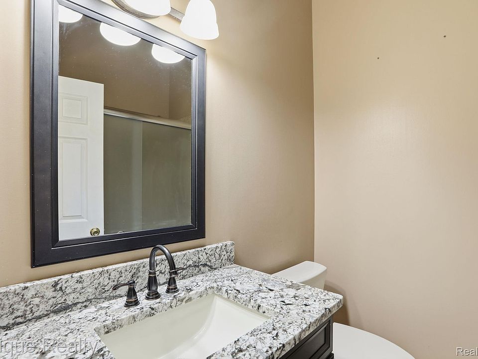 21370 Carlton Dr, photo 17