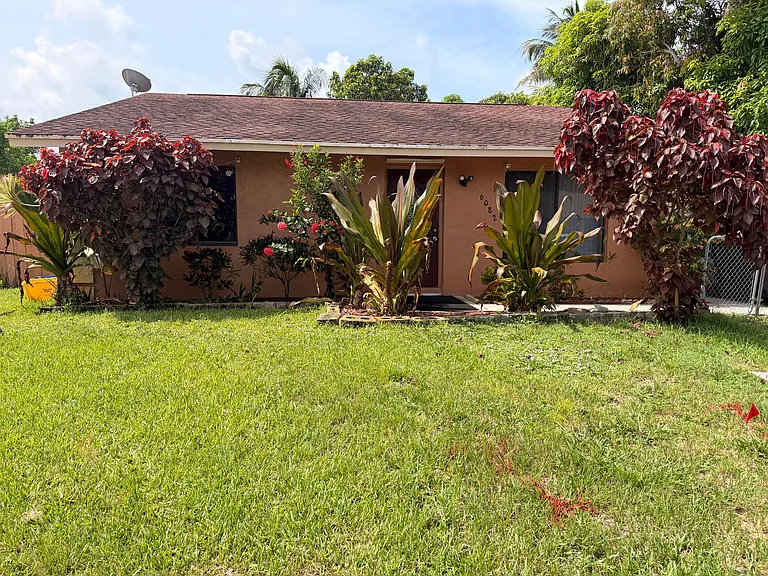 6082 Wauconda Way E — Photo 1