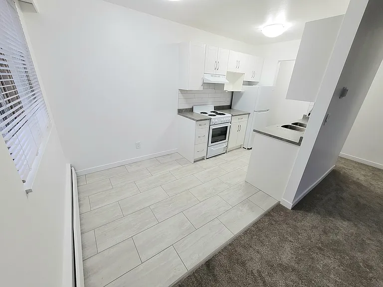 274 W 2nd St #207 — Photo 20