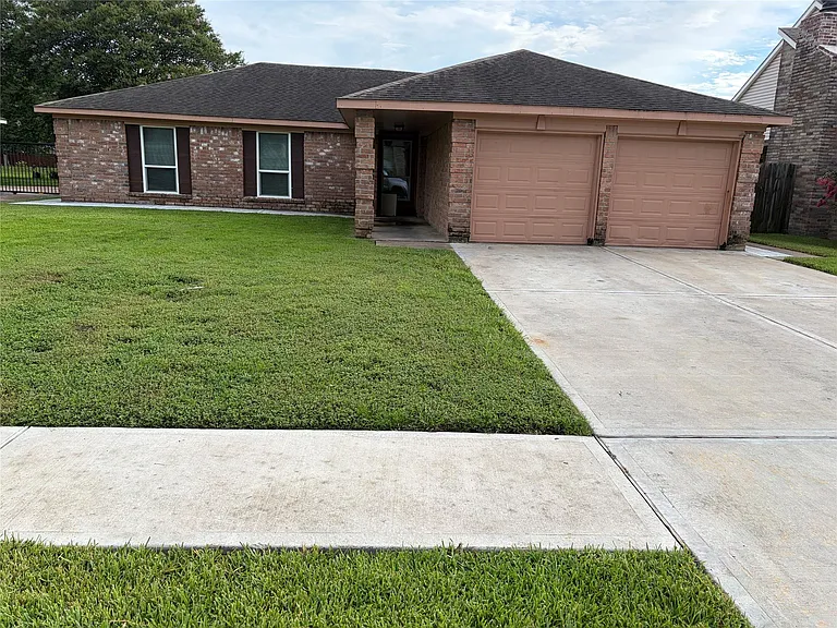 12719 Huntington Field Dr — Photo 3