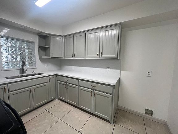 4th image of 1235 N Fannin St