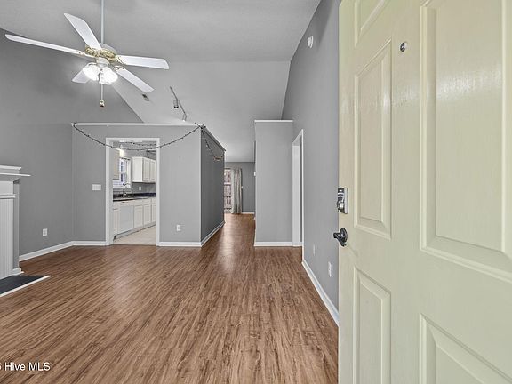 4th image of 2916 Flintridge Drive