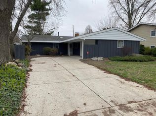 320 Newcastle Dr, Decatur, IL 62526