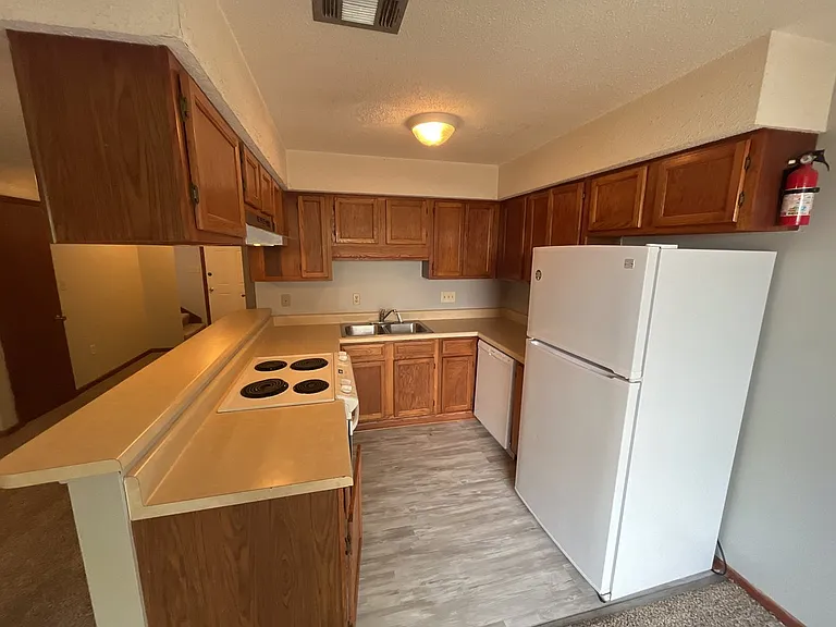 320 Olympia Ct — Photo 5