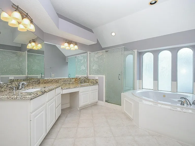 215 Wildmoor Ct — Photo 12