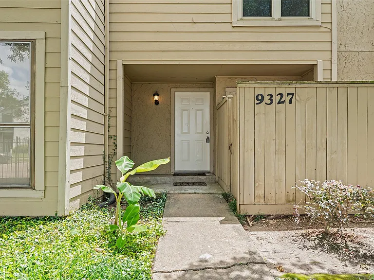 9327 Pagewood Ln — Photo 3