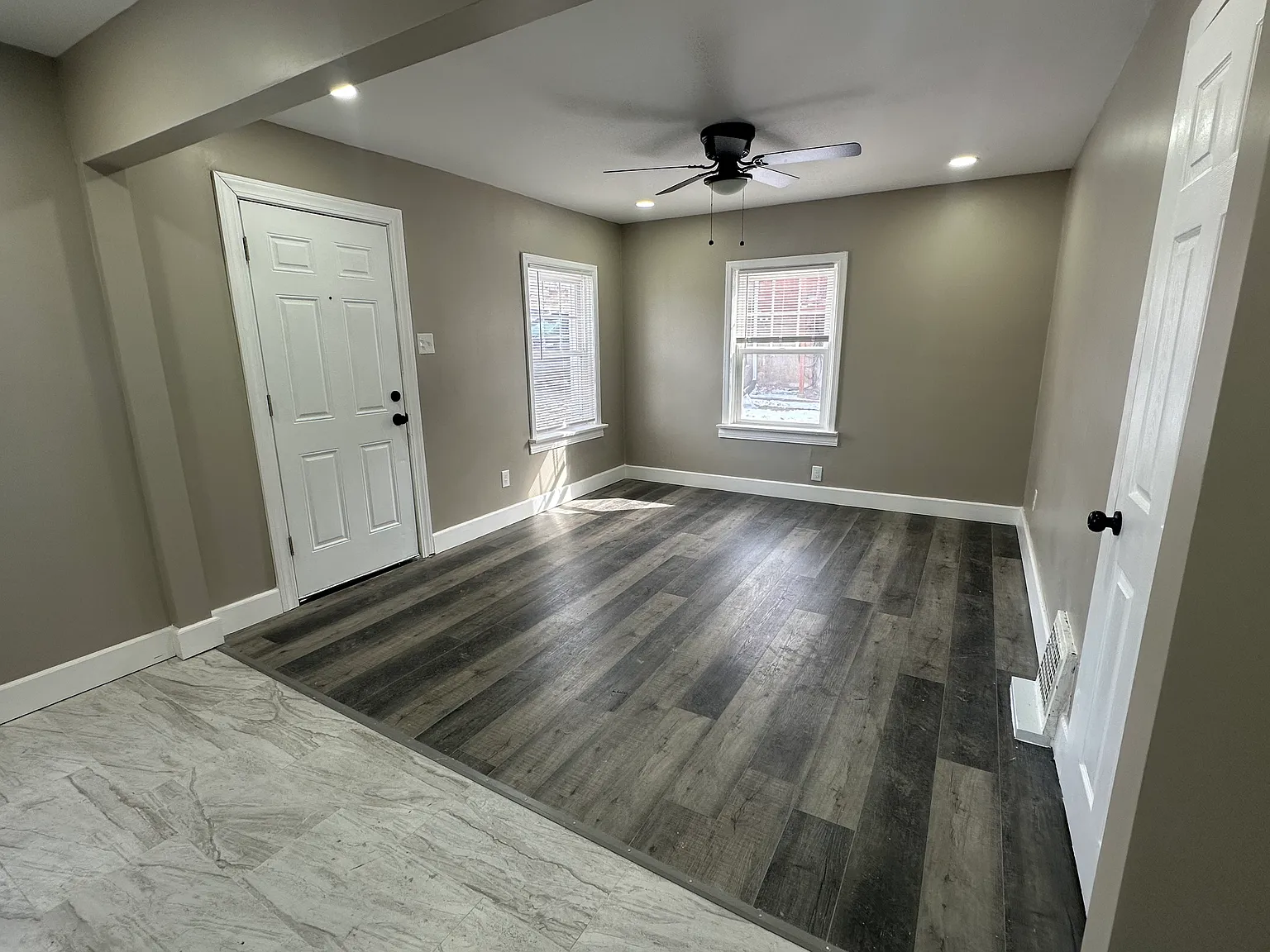 2 bed, 900 sqft, $1,100 — Photo 2