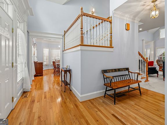 5th image of 284 Laurel Place Dr