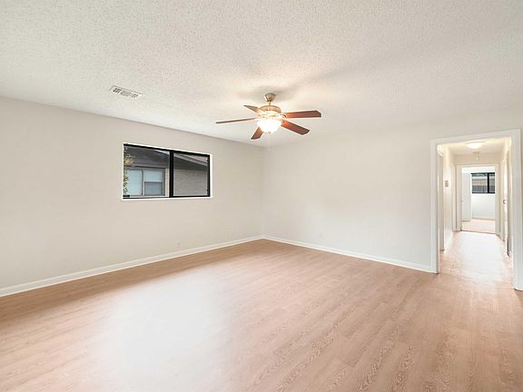 4th image of 5011 Highland Ct