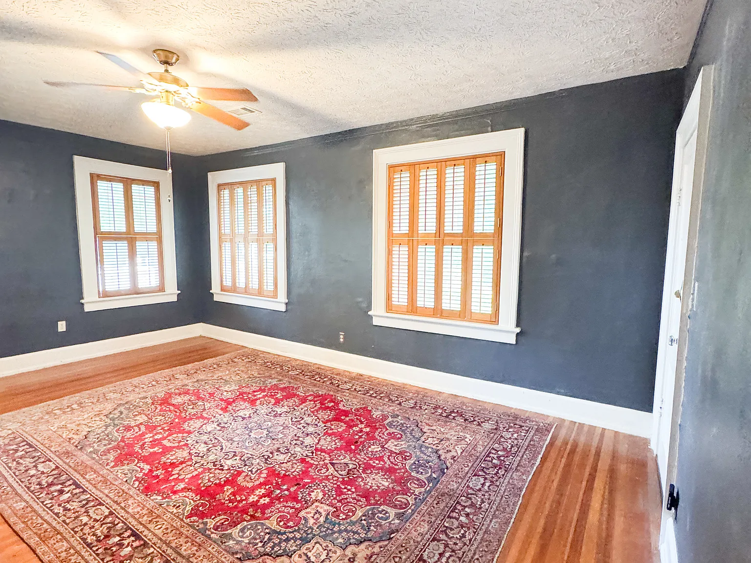 Charming Upstairs 2BR/1BA Historic duplex in Uptown Columbus — Photo 3