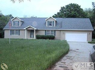 6105 Denton Rd, Belleville, MI 48111