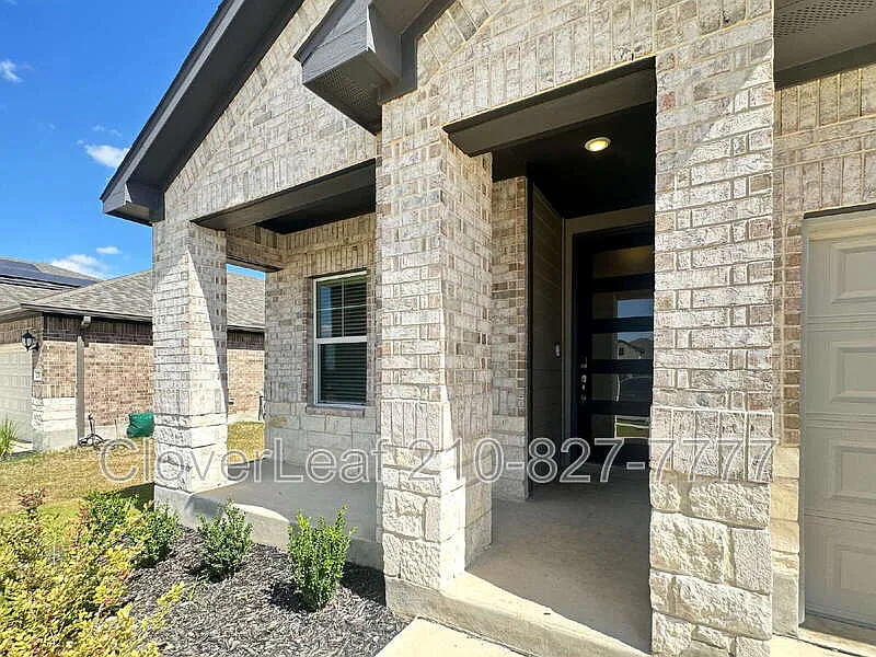 4 bed, 2.5 bath, 2416 sqft, $2,397 — Photo 4