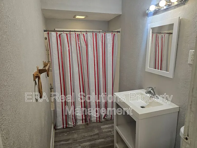 3721 W 33rd St — Photo 4
