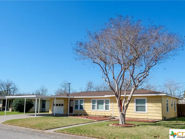 2402 E Mistletoe Ave, Victoria, TX 77901