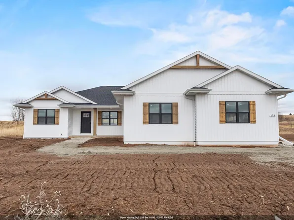 W173 Meadow Ridge Trl, Kaukauna, WI 54130