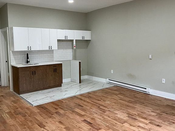 4th image of 376 Avon Ave #4