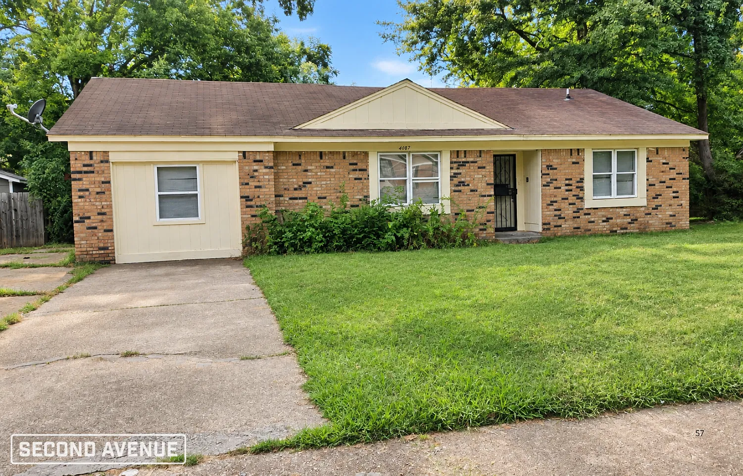 4 bed, 3.0 bath, 1928 sqft, $1,048 — Photo 1