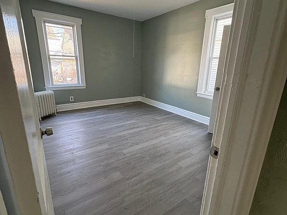 5th image of 556 S Clinton St Floor 1