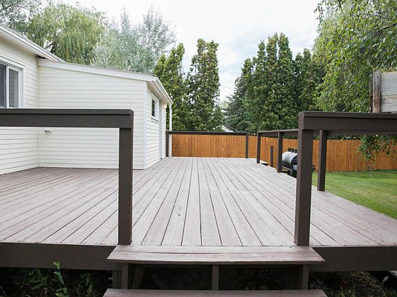 5th image of 360 Willow Glen Dr