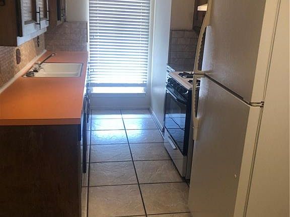 5th image of 10108 Oak Hollow Cir