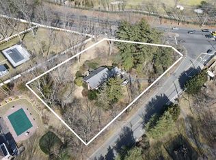 499 Stonytown Rd, Manhasset, NY 11030