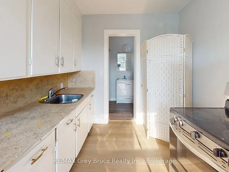 844 2nd Ave E #4 — Photo 3
