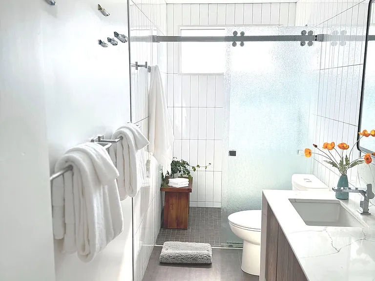 Hall bathroom, between bedrooms 2 and 3
