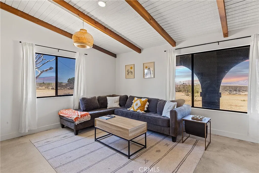 3 bed, 2.5 bath, 2391 sqft, $2,400 — Photo 3