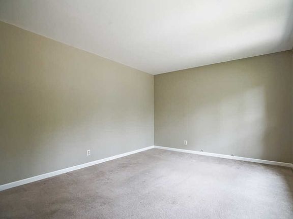 5th image of 3820 W Warwick Dr