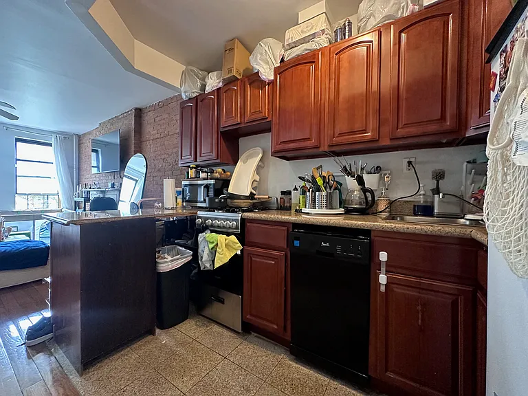 417 W 48th St #4W — Photo 9